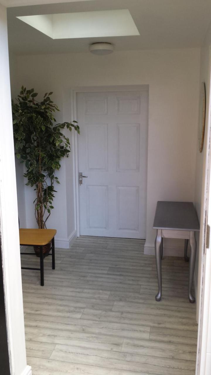 The Cabin Saracens Head Chapel Saint Leonards Exterior photo